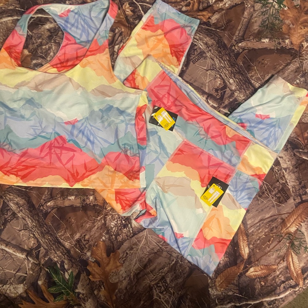 Colorful Patterned Garment - Picture 3 of 7